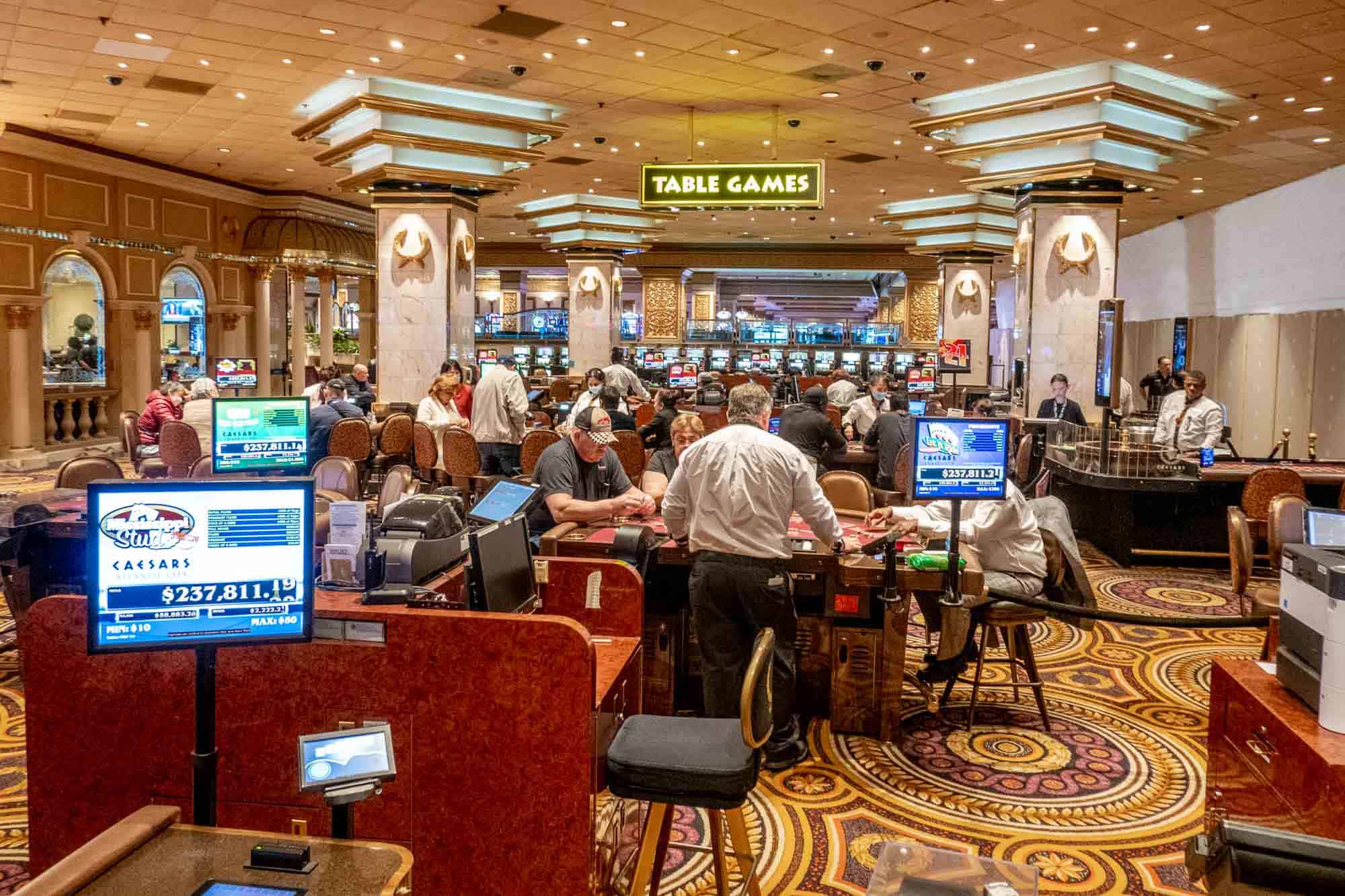 Yüksek Volatiliteli Poker Oyunları: Strateji ve Şansın Buluştuğu Yer
